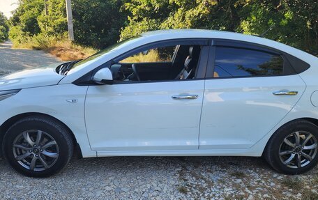 Hyundai Solaris II рестайлинг, 2019 год, 700 000 рублей, 3 фотография