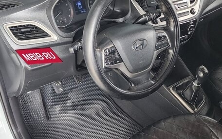 Hyundai Solaris II рестайлинг, 2019 год, 700 000 рублей, 17 фотография