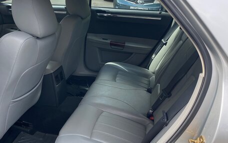 Chrysler 300C II, 2006 год, 2 000 000 рублей, 11 фотография