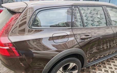 Volvo V60 Cross Country II, 2021 год, 5 000 000 рублей, 7 фотография
