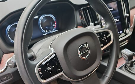 Volvo V60 Cross Country II, 2021 год, 5 000 000 рублей, 12 фотография