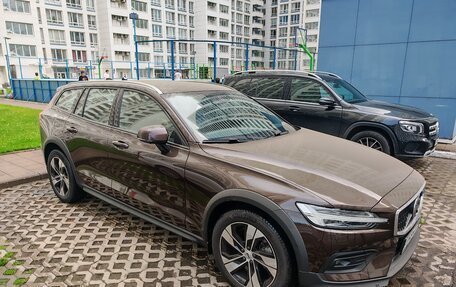 Volvo V60 Cross Country II, 2021 год, 5 000 000 рублей, 3 фотография