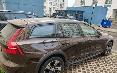 Volvo V60 Cross Country II, 2021 год, 5 000 000 рублей, 6 фотография