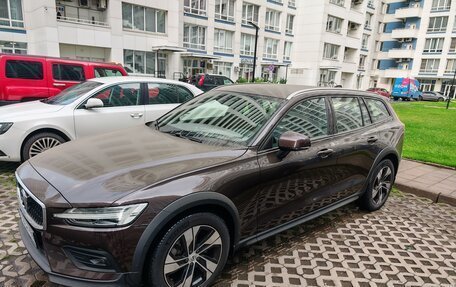 Volvo V60 Cross Country II, 2021 год, 5 000 000 рублей, 2 фотография