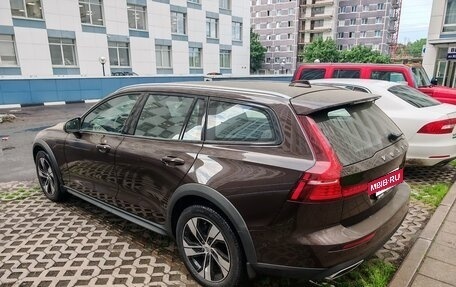 Volvo V60 Cross Country II, 2021 год, 5 000 000 рублей, 5 фотография