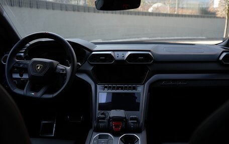 Lamborghini Urus I, 2023 год, 30 000 000 рублей, 6 фотография