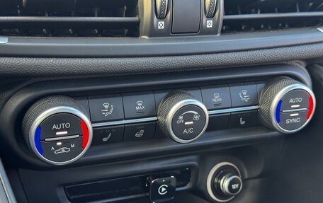 Alfa Romeo Giulia II, 2022 год, 3 700 000 рублей, 16 фотография
