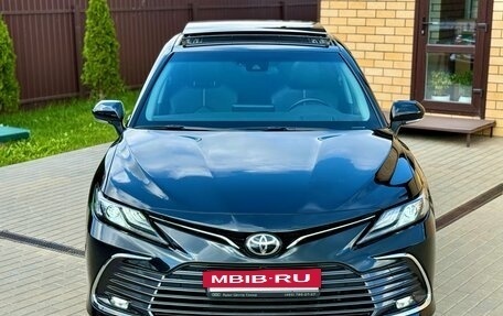 Toyota Camry, 2023 год, 3 375 000 рублей, 2 фотография