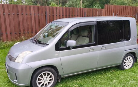Honda Mobilio I, 2005 год, 690 000 рублей, 2 фотография