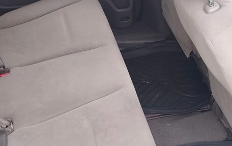 Honda Mobilio I, 2005 год, 690 000 рублей, 11 фотография
