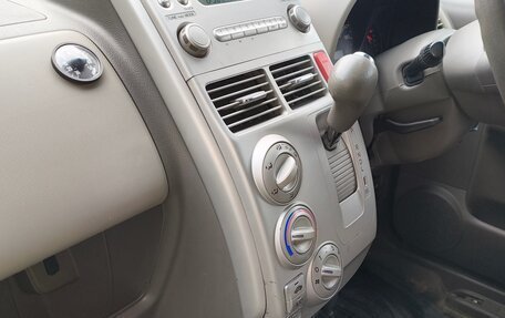 Honda Mobilio I, 2005 год, 690 000 рублей, 10 фотография