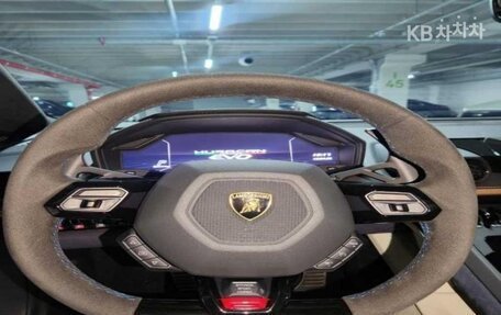 Lamborghini Huracán, 2023 год, 30 500 000 рублей, 6 фотография