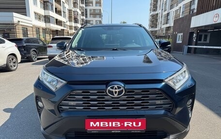 Toyota RAV4, 2020 год, 3 050 000 рублей, 2 фотография