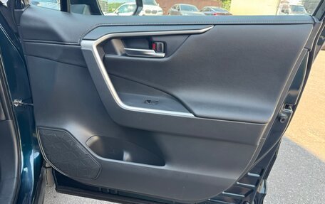 Toyota RAV4, 2020 год, 3 050 000 рублей, 10 фотография