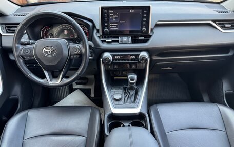 Toyota RAV4, 2020 год, 3 050 000 рублей, 15 фотография
