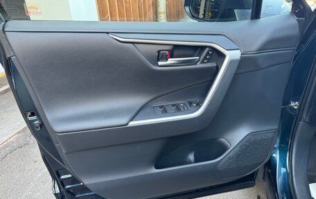Toyota RAV4, 2020 год, 3 050 000 рублей, 19 фотография