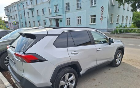 Toyota RAV4, 2021 год, 3 050 000 рублей, 2 фотография
