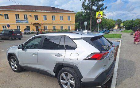 Toyota RAV4, 2021 год, 3 050 000 рублей, 4 фотография