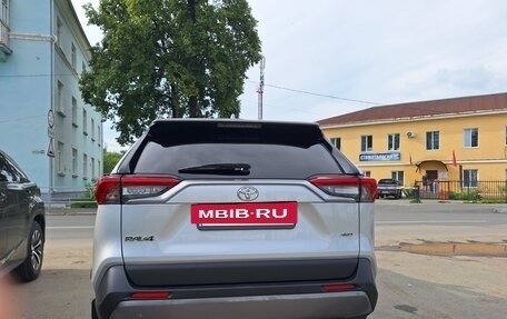 Toyota RAV4, 2021 год, 3 050 000 рублей, 3 фотография