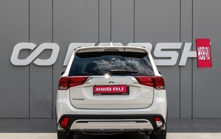Mitsubishi Outlander III рестайлинг 3, 2021 год, 2 670 000 рублей, 4 фотография