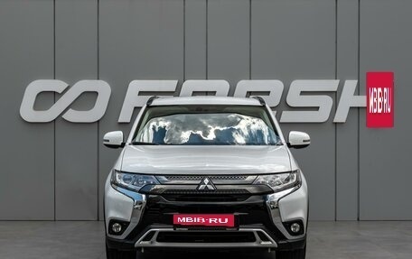 Mitsubishi Outlander III рестайлинг 3, 2021 год, 2 670 000 рублей, 3 фотография