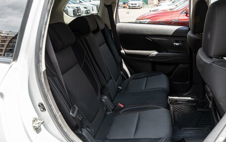 Mitsubishi Outlander III рестайлинг 3, 2021 год, 2 670 000 рублей, 7 фотография