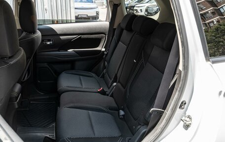 Mitsubishi Outlander III рестайлинг 3, 2021 год, 2 670 000 рублей, 9 фотография