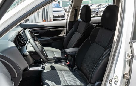 Mitsubishi Outlander III рестайлинг 3, 2021 год, 2 670 000 рублей, 10 фотография
