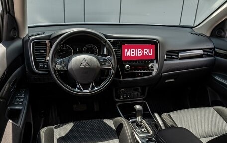 Mitsubishi Outlander III рестайлинг 3, 2021 год, 2 670 000 рублей, 6 фотография