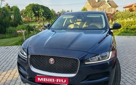 Jaguar F-Pace, 2017 год, 2 050 000 рублей, 2 фотография