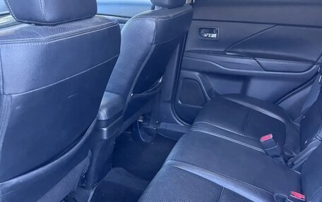 Mitsubishi Outlander III рестайлинг 3, 2015 год, 1 350 000 рублей, 8 фотография