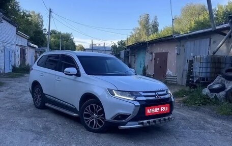 Mitsubishi Outlander III рестайлинг 3, 2015 год, 1 350 000 рублей, 5 фотография