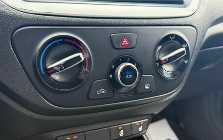 Hyundai Solaris II рестайлинг, 2017 год, 1 380 000 рублей, 13 фотография