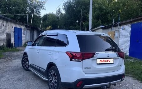 Mitsubishi Outlander III рестайлинг 3, 2015 год, 1 350 000 рублей, 4 фотография