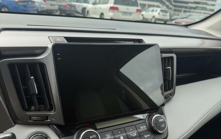 Toyota RAV4, 2018 год, 3 050 000 рублей, 11 фотография