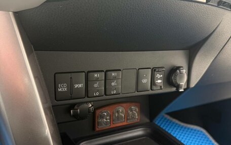 Toyota RAV4, 2018 год, 3 050 000 рублей, 17 фотография