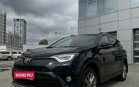 Toyota RAV4, 2018 год, 3 050 000 рублей, 6 фотография
