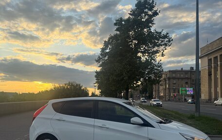 Hyundai Solaris II рестайлинг, 2015 год, 690 000 рублей, 3 фотография