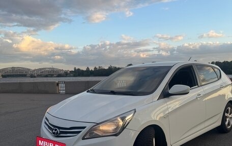 Hyundai Solaris II рестайлинг, 2015 год, 690 000 рублей, 5 фотография