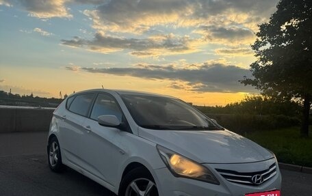 Hyundai Solaris II рестайлинг, 2015 год, 690 000 рублей, 2 фотография
