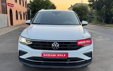 Volkswagen Tiguan II, 2021 год, 3 700 000 рублей, 1 фотография