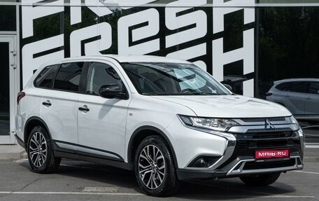 Mitsubishi Outlander III рестайлинг 3, 2019 год, 2 090 000 рублей, 1 фотография