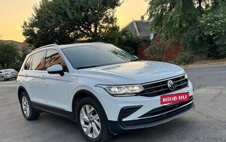 Volkswagen Tiguan II, 2021 год, 3 700 000 рублей, 2 фотография