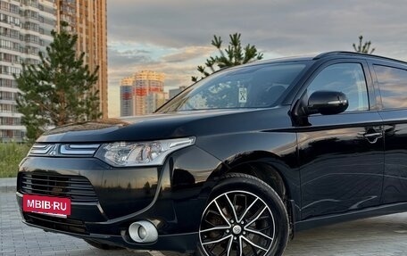 Mitsubishi Outlander III рестайлинг 3, 2013 год, 1 335 000 рублей, 2 фотография