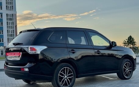 Mitsubishi Outlander III рестайлинг 3, 2013 год, 1 335 000 рублей, 9 фотография
