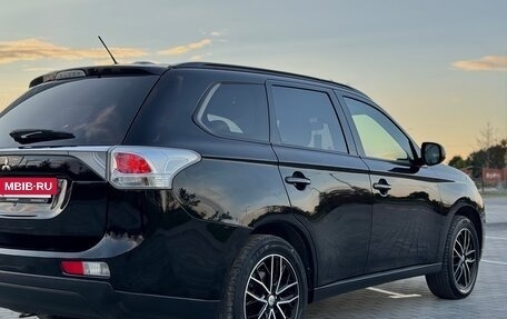Mitsubishi Outlander III рестайлинг 3, 2013 год, 1 335 000 рублей, 10 фотография