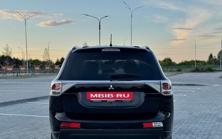 Mitsubishi Outlander III рестайлинг 3, 2013 год, 1 335 000 рублей, 18 фотография