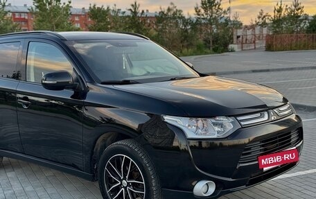 Mitsubishi Outlander III рестайлинг 3, 2013 год, 1 335 000 рублей, 13 фотография