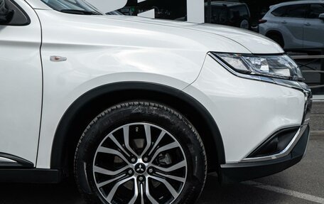 Mitsubishi Outlander III рестайлинг 3, 2019 год, 2 090 000 рублей, 6 фотография