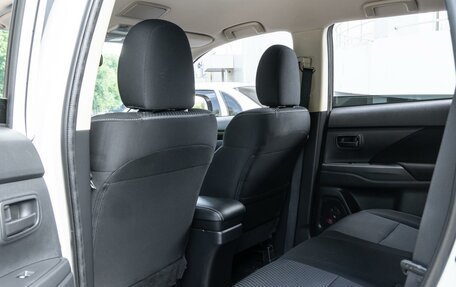 Mitsubishi Outlander III рестайлинг 3, 2019 год, 2 090 000 рублей, 13 фотография